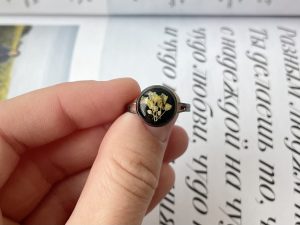 Пярсцёнак з жывымі кветкамі