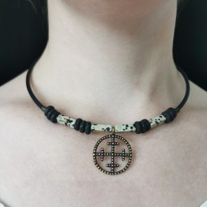 Пацеркі з Крыжасалярнай падвескай і натуральнымі камянямі (лава, яшма, далмацін)