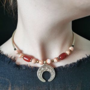 Пацеркі з Лунніцай і натуральнымі камянямі (сэрдалік, рэшэтнік, гематыт)
