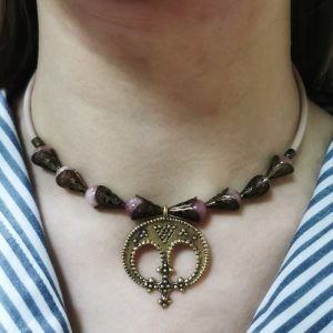 Пацеркі з Лунніцай і натуральнымі камянямі (геліаліт (сонечны камень), гематыт)