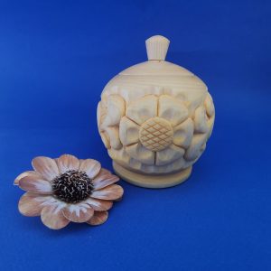 Цукарніца з разьбою драўляная